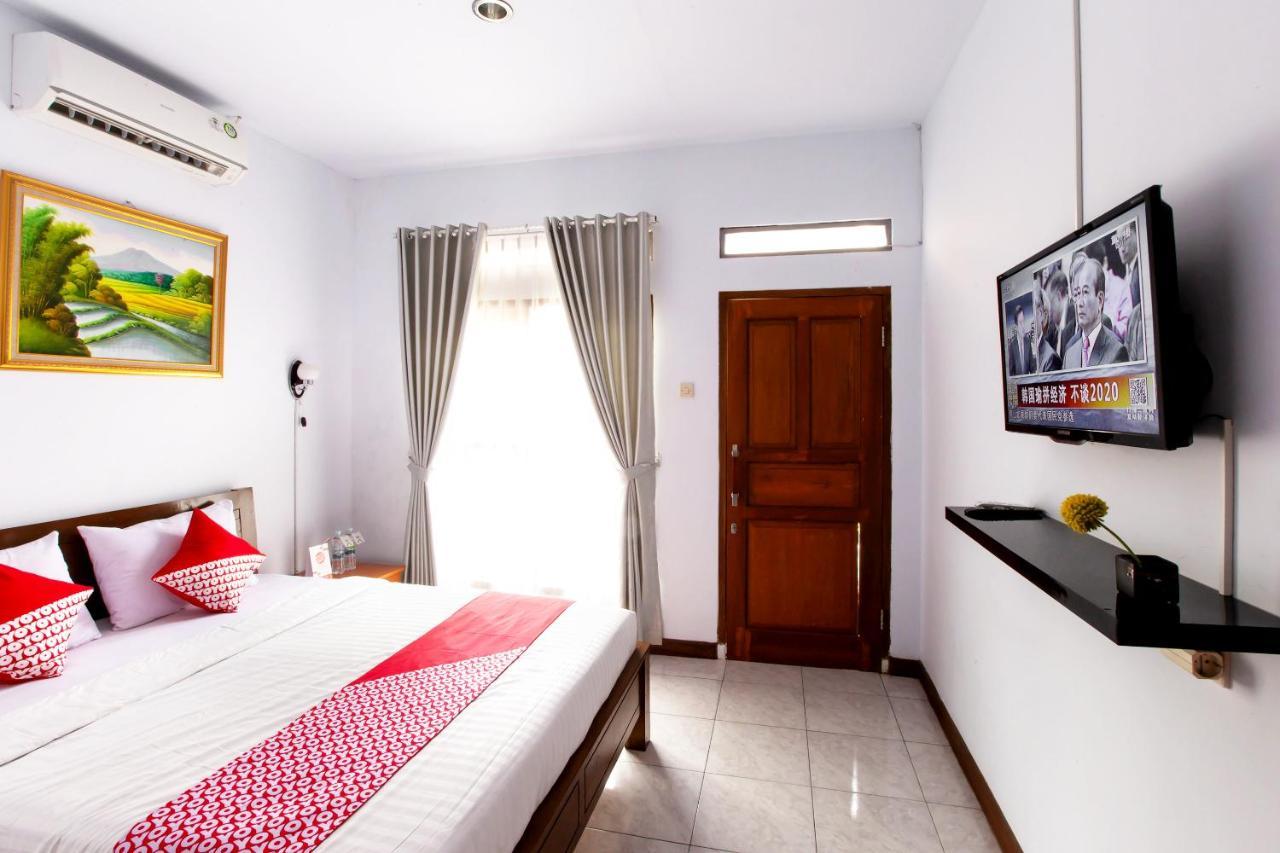 Vaccinated Staff - OYO 569 Cigadung Guest House Syariah Bandung Luaran gambar