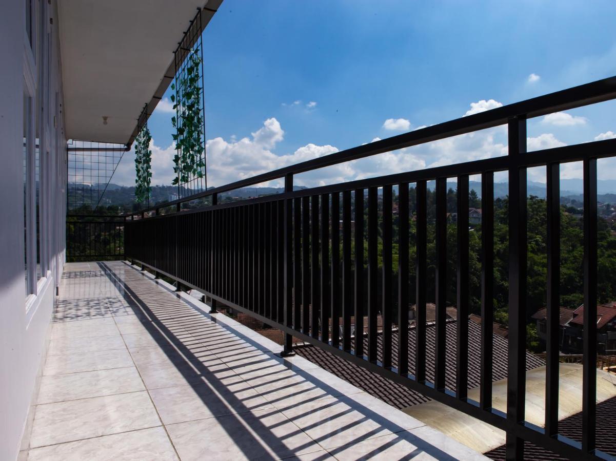 Vaccinated Staff - OYO 569 Cigadung Guest House Syariah Bandung Luaran gambar