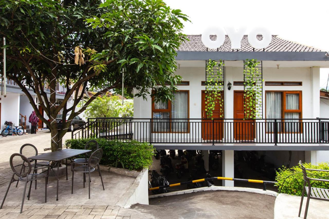 Vaccinated Staff - OYO 569 Cigadung Guest House Syariah Bandung Luaran gambar