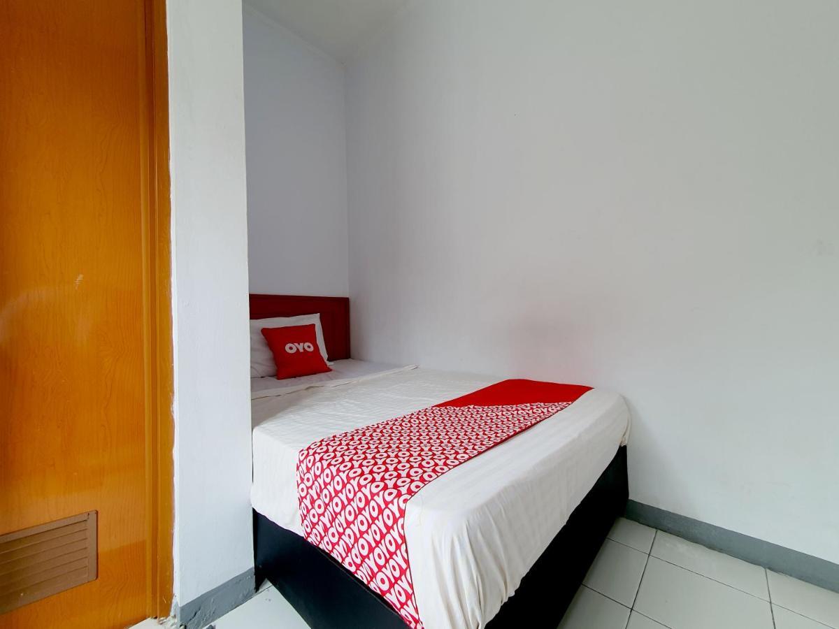 Vaccinated Staff - OYO 569 Cigadung Guest House Syariah Bandung Luaran gambar