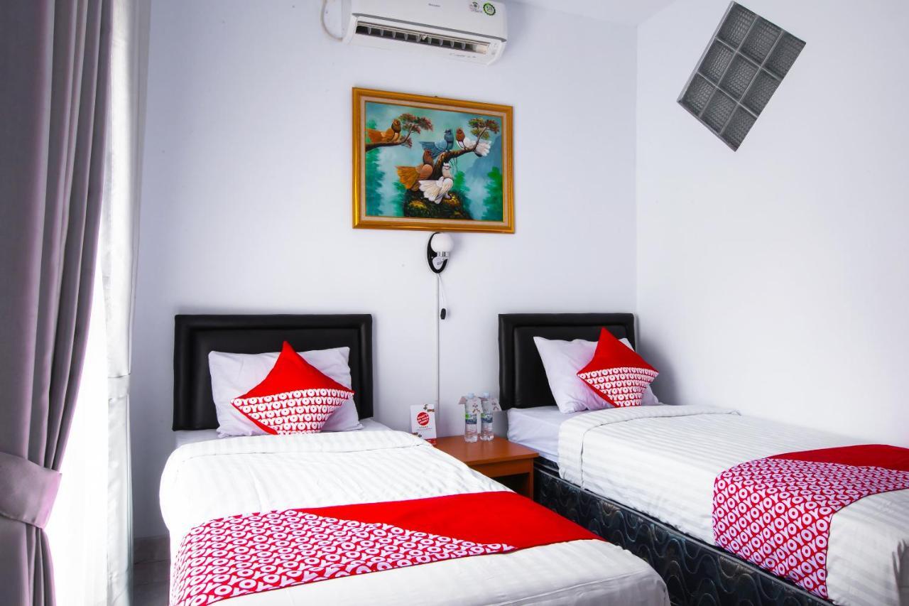 Vaccinated Staff - OYO 569 Cigadung Guest House Syariah Bandung Luaran gambar