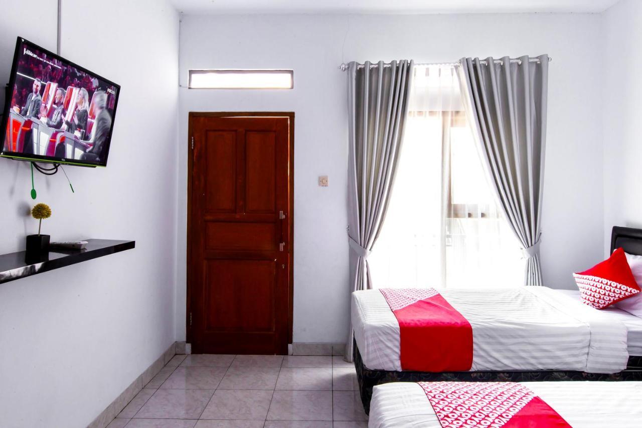 Vaccinated Staff - OYO 569 Cigadung Guest House Syariah Bandung Luaran gambar
